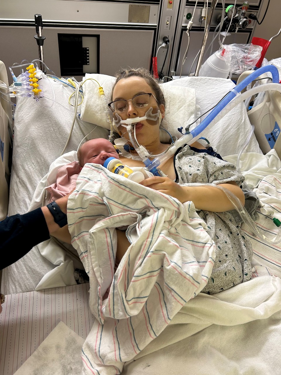 New Mother Recovers from Amniotic Fluid Embolism Thanks to ECMO Program