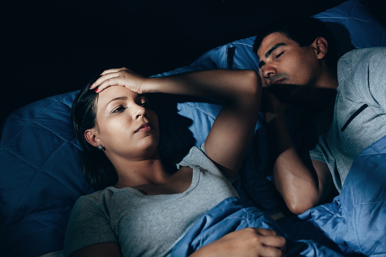 Může spací partner zastavit kontrolu?